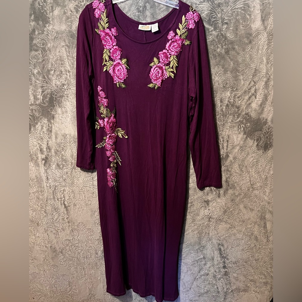Vintage collectible ect size large, beautiful purple dress with purple flowers,